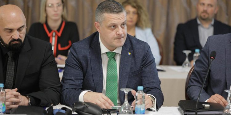 ELITA I RAJA Poslodavci BiH protive se povećanju minimalca, ministar poslao jasnu poruku: ‘Moj izbor su radnici’ | NACIONAL.HR