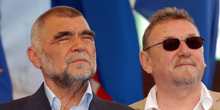 ‘STRASTVENI’ ZAGRLJAJI Stara ljubav zaborava nema, Šeks i Mesić zajedno slavili | NACIONAL.HR