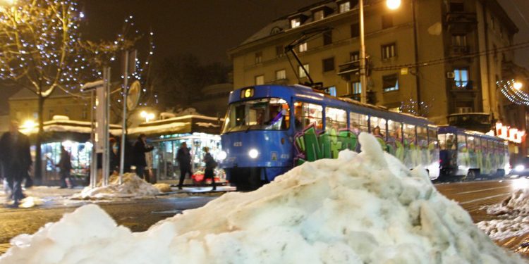 PIJANI SE MLATILI Masovna tučnjava na zagrebačkom Britancu, mladić završio u bolnici | NACIONAL.HR