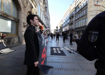 REPRESIJA Žene u crnom i HHO osudili protjerivanje hrvatskih državljanki: ‘Vučić ponovno proizvodi neprijatelje’ | NACIONAL.HR