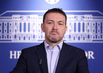 ZNATE ONU STARU… Bauk: Predsjednik im je dao ruku. Oni su, čini se, uzeli samo srednji prst | NACIONAL.HR