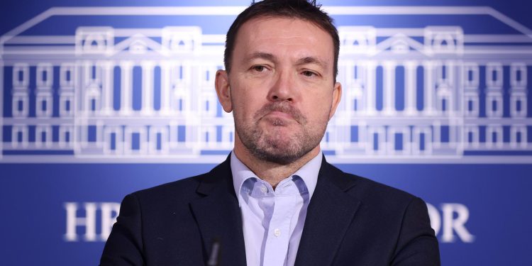 ZNATE ONU STARU… Bauk: Predsjednik im je dao ruku. Oni su, čini se, uzeli samo srednji prst | NACIONAL.HR