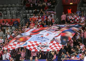 NAJAVIO OPROŠTAJ Pogledajte veliki transparent u Areni posvećen kapetanu Duvnjaku | NACIONAL.HR