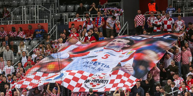 NAJAVIO OPROŠTAJ Pogledajte veliki transparent u Areni posvećen kapetanu Duvnjaku | NACIONAL.HR