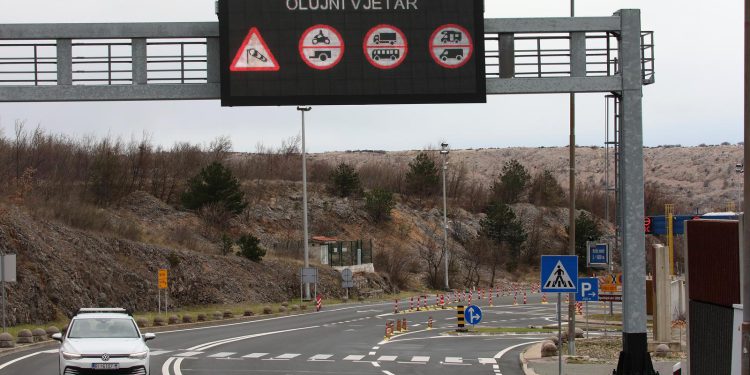 HAK: Zbog olujnog vjetra A6 otvorena samo za osobna vozila | NACIONAL.HR