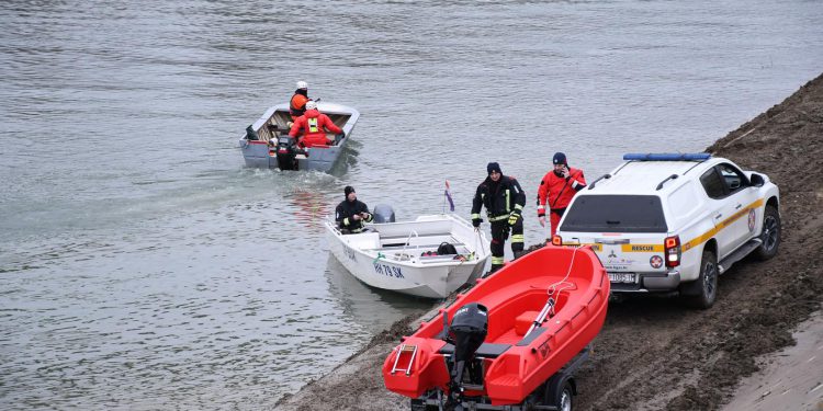 DRAMATIČNO Potraga za djevojčicom se nastavlja. Na terenu je 50 ljudi i18 dronova | NACIONAL.HR