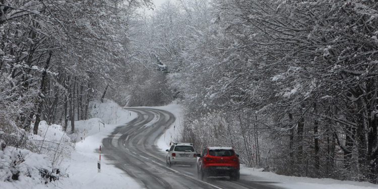 ZIMSKI UVJETI Zbog olujnog vjetra zatvorena dionica A1 Sveti Rok-Posedarje, trajektne linije u prekidu | NACIONAL.HR