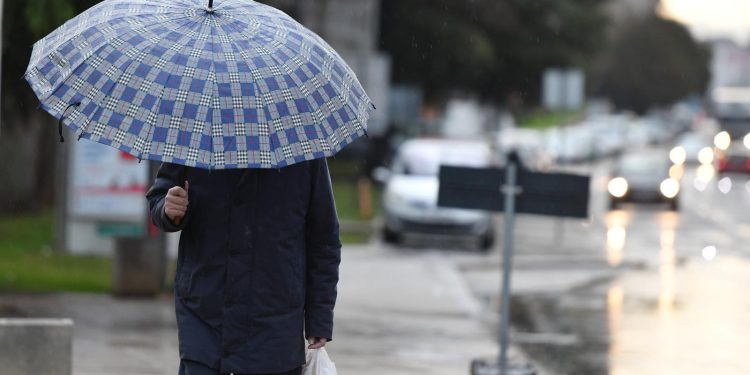 KIŠOVITO I OBLAČNO Temperature će padati, u neke dijelove zemlje ipak stiže zima | NACIONAL.HR
