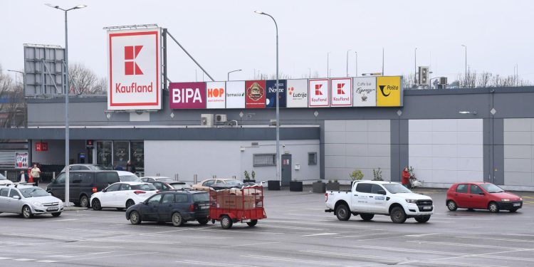 NOVI PODACI Broj računa u trgovini na malo 43 posto, a iznos 50 posto manji nego prošli petak | NACIONAL.HR