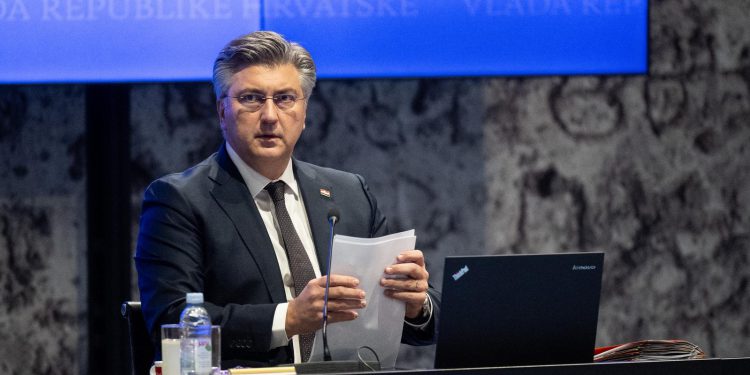 DA TI SE ZAMANTA Evo koliko je Plenkoviću narasla plaća, no to nije sve… | NACIONAL.HR