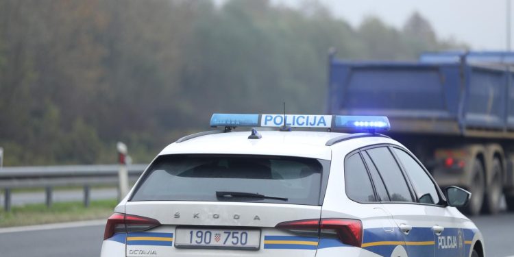 NESREĆA NA A1 Kod Gospića lančani sudar busa i pet auta. Dva vozila smrskana | NACIONAL.HR