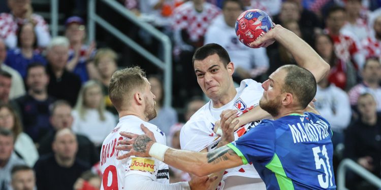 BORBA ZA ČETVRTFINALE Drama u Areni, u 52. minuti Hrvatska vodi sa 26-23 | NACIONAL.HR