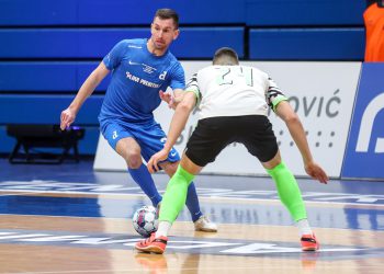 DOMAĆI PORAZ OLMISSUMA Dinamo slavio u Omišu, vratar Piplica zabio nakon solo prodora | NACIONAL.HR