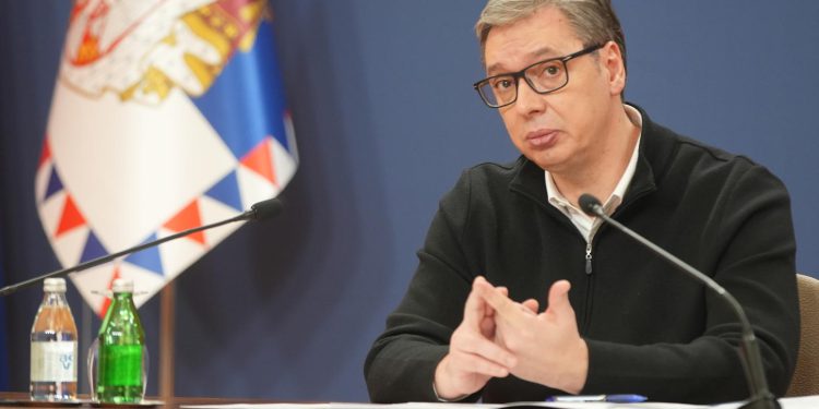 IZNAD PRAVA Vučić pomilovao 13 osoba uključenih u prosvjede, među njima studenti, direktori škola, dekan i docent | NACIONAL.HR