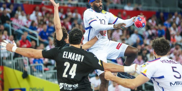 DRAMA U ARENI Hrvatska doznala protivnika u polufinalu golom s centra u posljednjoj sekundi! | NACIONAL.HR