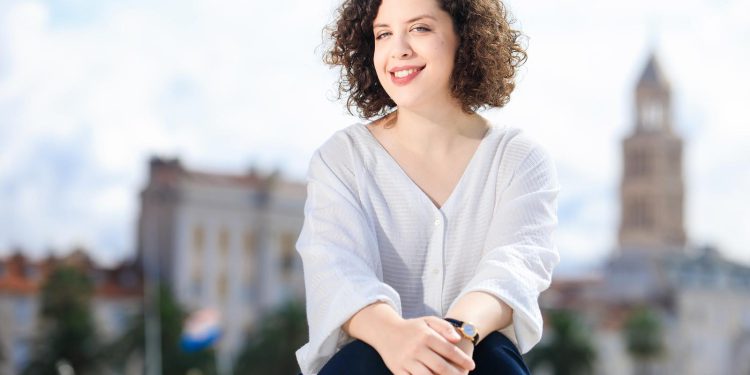 LJEPLJIVI PRSTI Luiza Bouharaoua dobitnica nagrade Ranko Marinković | NACIONAL.HR