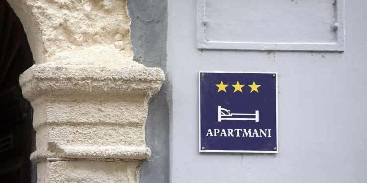 ODOSMO NIZBRDO Hrvatska bilježi značajan pad online rezervacija, na začelju smo Europe | NACIONAL.HR