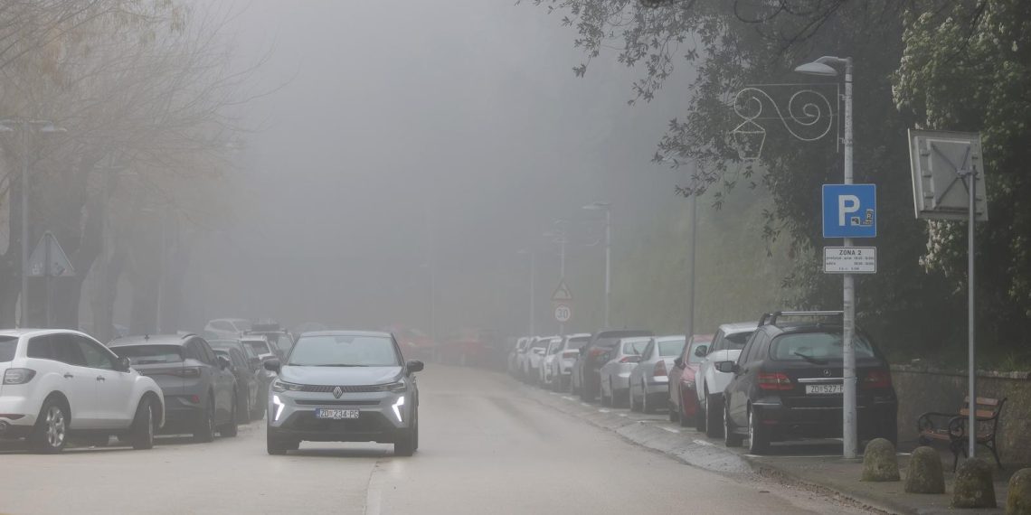 SKLISKI KOLNICI Magla i poledica usporavaju promet, kolone na granicama | NACIONAL.HR