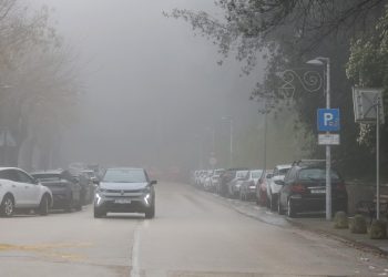 SKLISKI KOLNICI Magla i poledica usporavaju promet, kolone na granicama | NACIONAL.HR