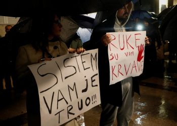 ODGOVORNOST Prosvjed ispred crnogorske vlade zbog tragedije na Cetinju | NACIONAL.HR