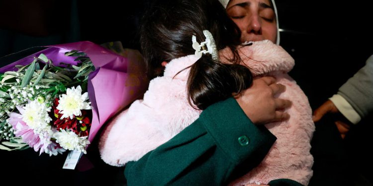 Palestinski zatvorenici oslobođeni prekidom vatre u Gazi navode zlostavljanje u zatvoru – i strahuju od ponovnog uhićenja od strane Izraela