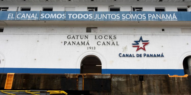 PRSTE K SEBI Rusija upozorila Trumpa da ni ne pomišlja na Panamski kanal | NACIONAL.HR