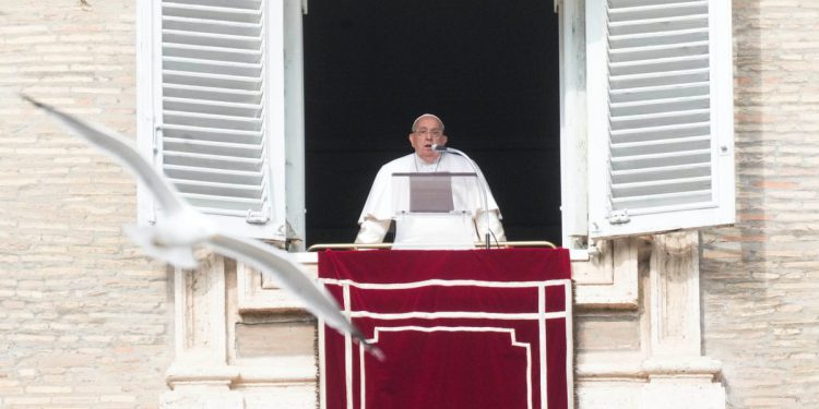 Papa Franjo izdaje AI upozorenje kao Vatikanski dokument nudi nove smjernice