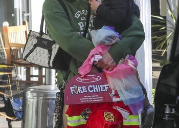 Paris Hilton kupuje kostim vatrogasca za sina Phoenixa dok razmišlja o njegovoj budućnosti nakon smrtonosnih požara u LA-u