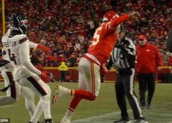 Patrick Mahomes izazvao je bijes navijača zbog ‘promašaja’ u pobjedi protiv Teksašana