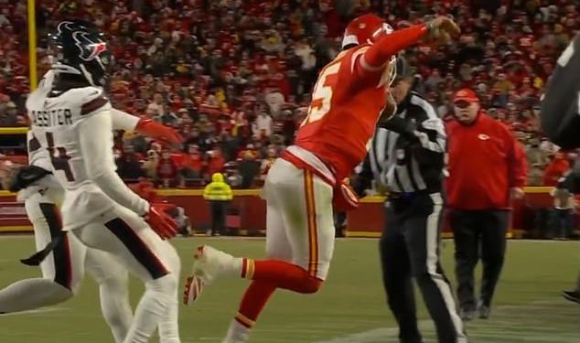 Patrick Mahomes izazvao je bijes navijača zbog ‘promašaja’ u pobjedi protiv Teksašana