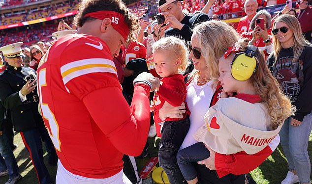 Patrick Mahomes odgovara na tvrdnje da bi on i Brittany mogli imati peteročlanu obitelj nakon što dočekaju treće dijete