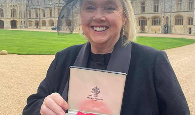 Pauline Quirke, 65, otkriva da joj je dijagnosticirana demencija: Zvijezda Birds Of A Feather sprema se ‘odmaknuti’ od glumačkih dužnosti kako bi ‘provela vrijeme sa svojom obitelji’ nakon 50 godina karijere