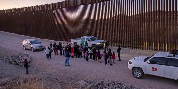 Pentagon raspoređuje dodatne trupe duž granice s Meksikom — RT World News