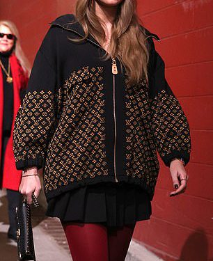 Pojavljuju se teorije obožavatelja o tome kako je Taylor Swift, ‘praznovjerna kraljica’ pomogla Travisu Kelceu da osigura put na Super Bowl