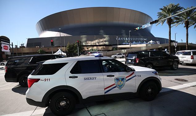 Policija New Orleansa obećava da će ‘stotine policajaca’ postrojiti gradske ulice oko Zdjele šećera nakon napada