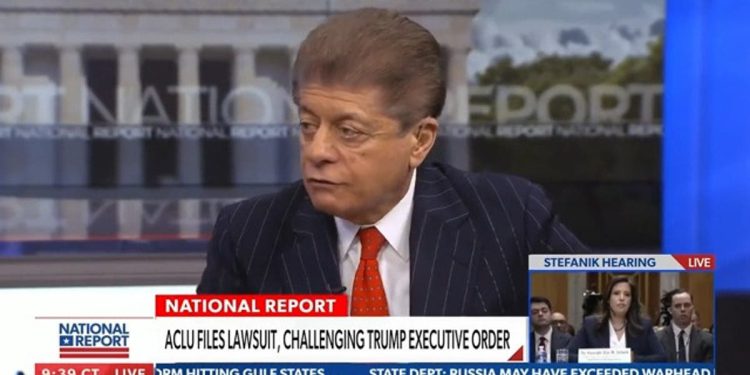 Pravni analitičar Newsmaxa osuđuje Trumpov ‘vrlo problematičan’ nalog o državljanstvu po rođenju