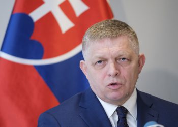 Premijer zemlje EU prijeti vetom na pomoć Ukrajini — RT World News