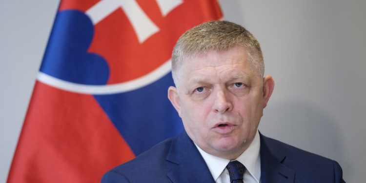 Premijer zemlje EU prijeti vetom na pomoć Ukrajini — RT World News