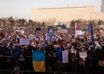 Premijer zemlje EU uperio borca ​​u Kijev zbog protuvladinih prosvjeda — RT World News