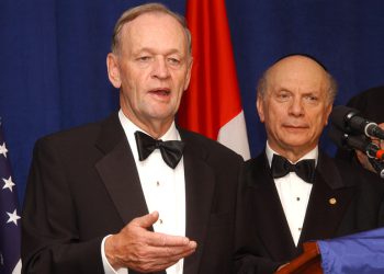 ‘Protresi glavom, stari’ – bivši kanadski premijer Trumpu — RT World News