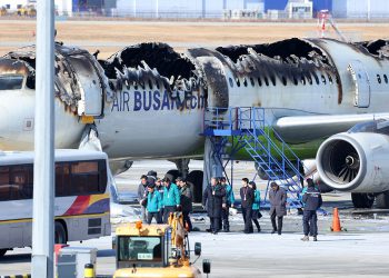 Putnički avion upada u požar na južnokorejskoj zračnoj luci. Svih 176 ljudi na brodu je evakuirano