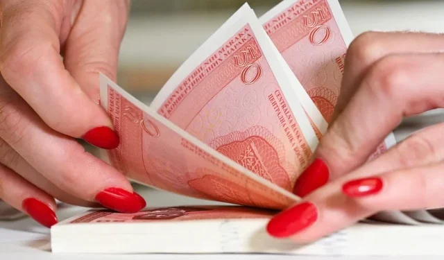 RAST MINIMALNIH PLAĆA PUNI PRORAČUNE Vlade FBiH i RS će uprihoditi stotine milijuna KM