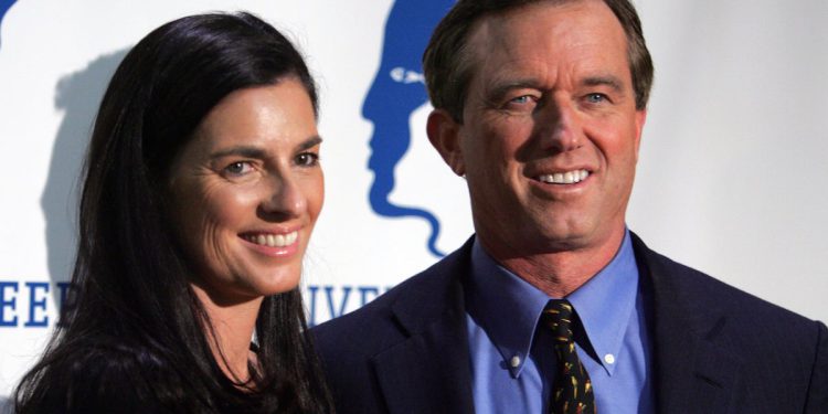 RFK JR rekao je svojoj drugoj supruzi da je kriv što ju je 37 puta prevario u novim snimkama