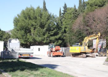 RUŠEVINE U KUPARIMA ODLAZE U POVIJEST Stigli bageri, priprema se teren za rušenje (FOTOGALERIJA)