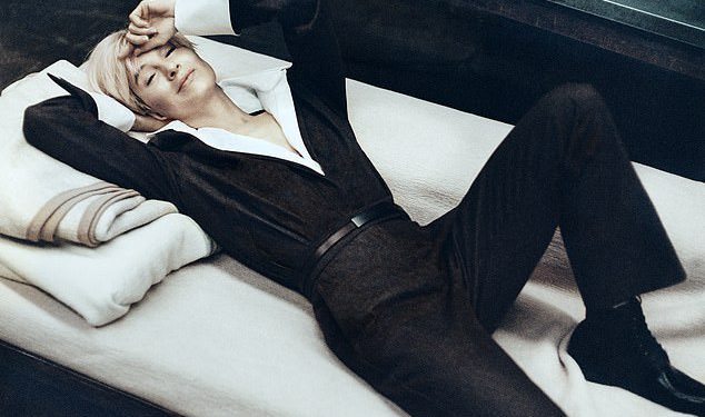 Renee Zellweger otkriva da je ostala neprepoznata tijekom radnog iskustva Bridget Jones u izdavačkoj kući zahvaljujući svojim ‘bucmastim obrazima’ dok odaje tajne hit filmova s kolegom Hughom Grantom za Vogue