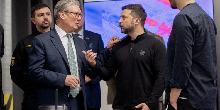 Rusija Najnoviji rat u Ukrajini: Starmer obećava novi sustav protuzračne obrane dok Putinove bespilotne letjelice prijete njegovom posjetu Kijevu