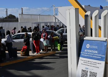 SAD zatvorio aplikaciju iz Bidenove ere koja je pomagala meksičkim migrantima — RT World News