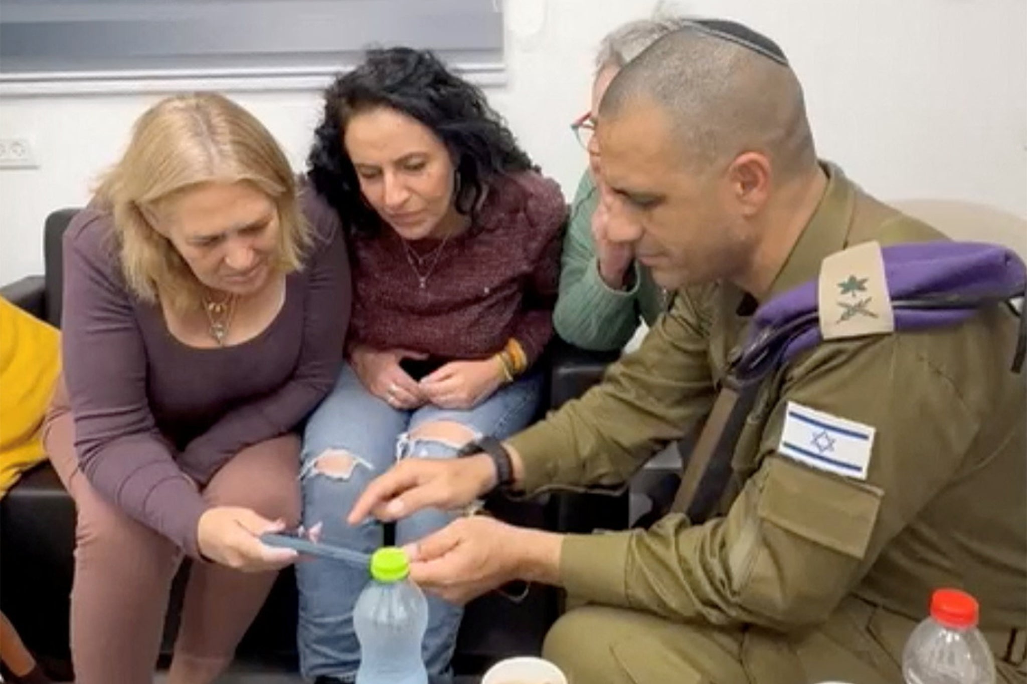 Majke talaca Romi Gonen, Doron Steinbrecher i Emily Damari, pogledajte snimku njihovog oslobađanja
