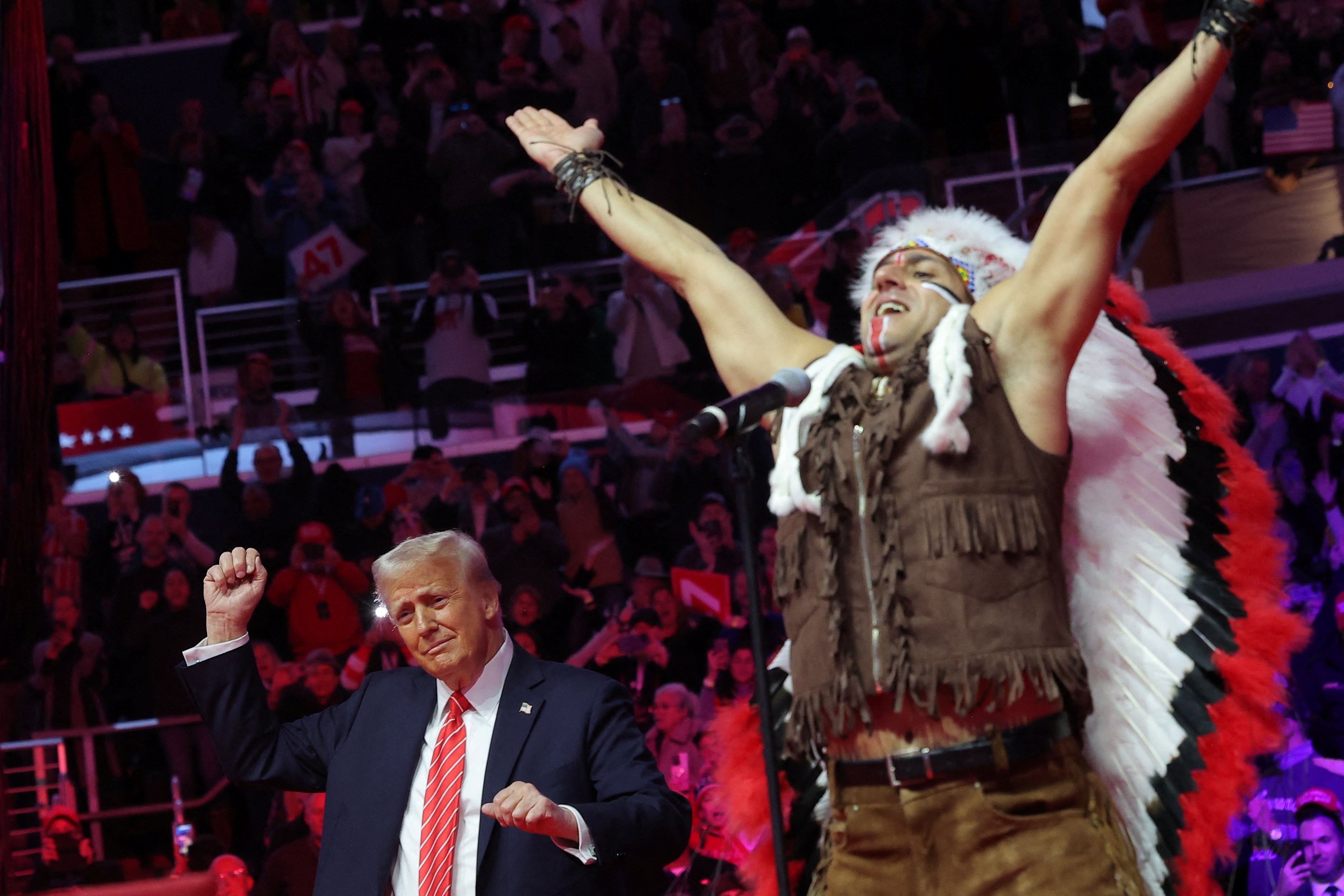 Trump je svoj skup završio plesom na pozornici s Village Peopleom