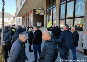 SINDIKAT HP MOSTAR ‘Uprava poziva na štednju, a troši na limuzine’